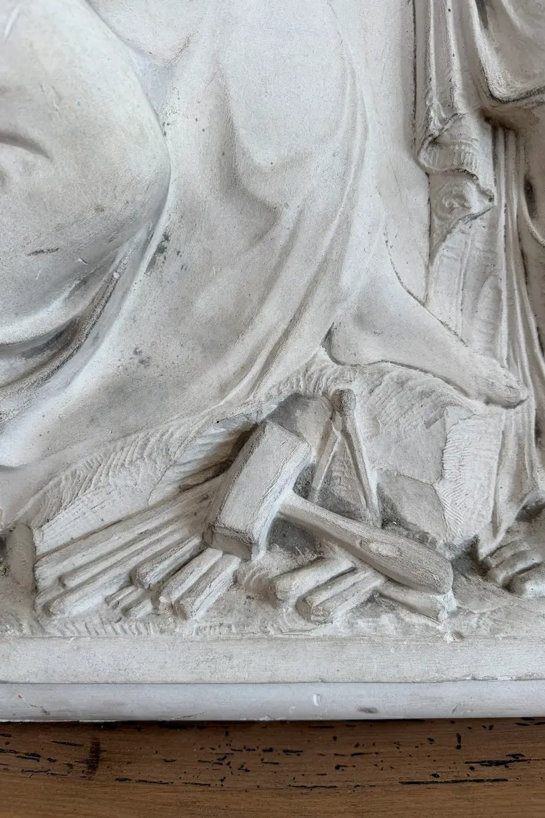 Ancien bas-relief en plâtre – Fin XIXe / début XXe siècle