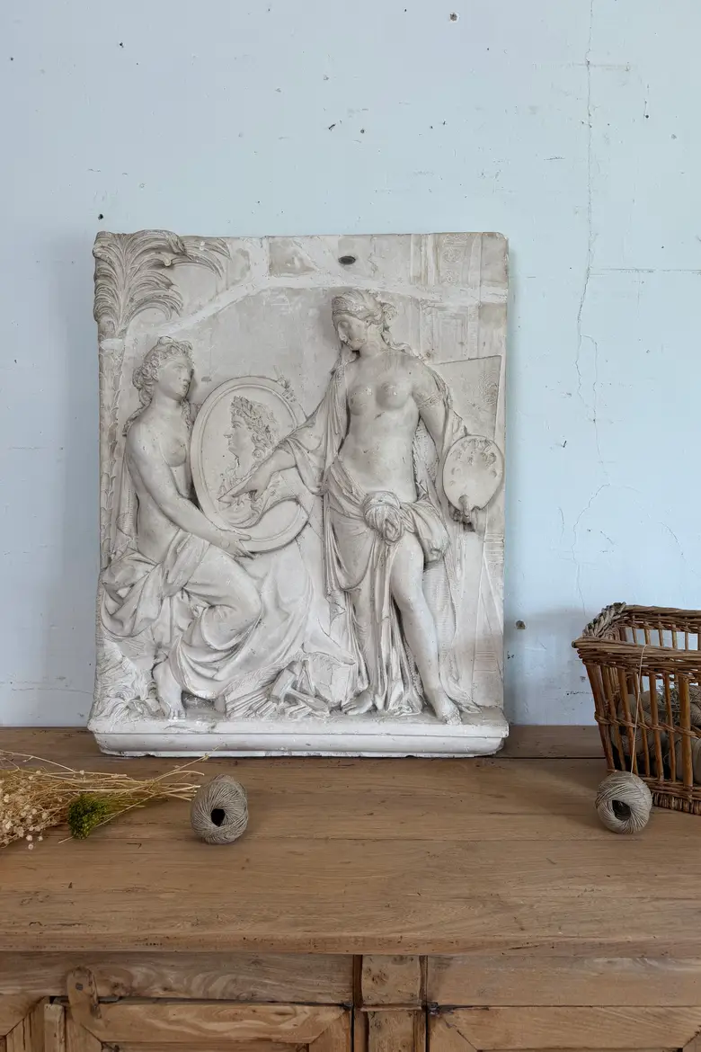 Ancien bas-relief en plâtre – Fin XIXe / début XXe siècle
