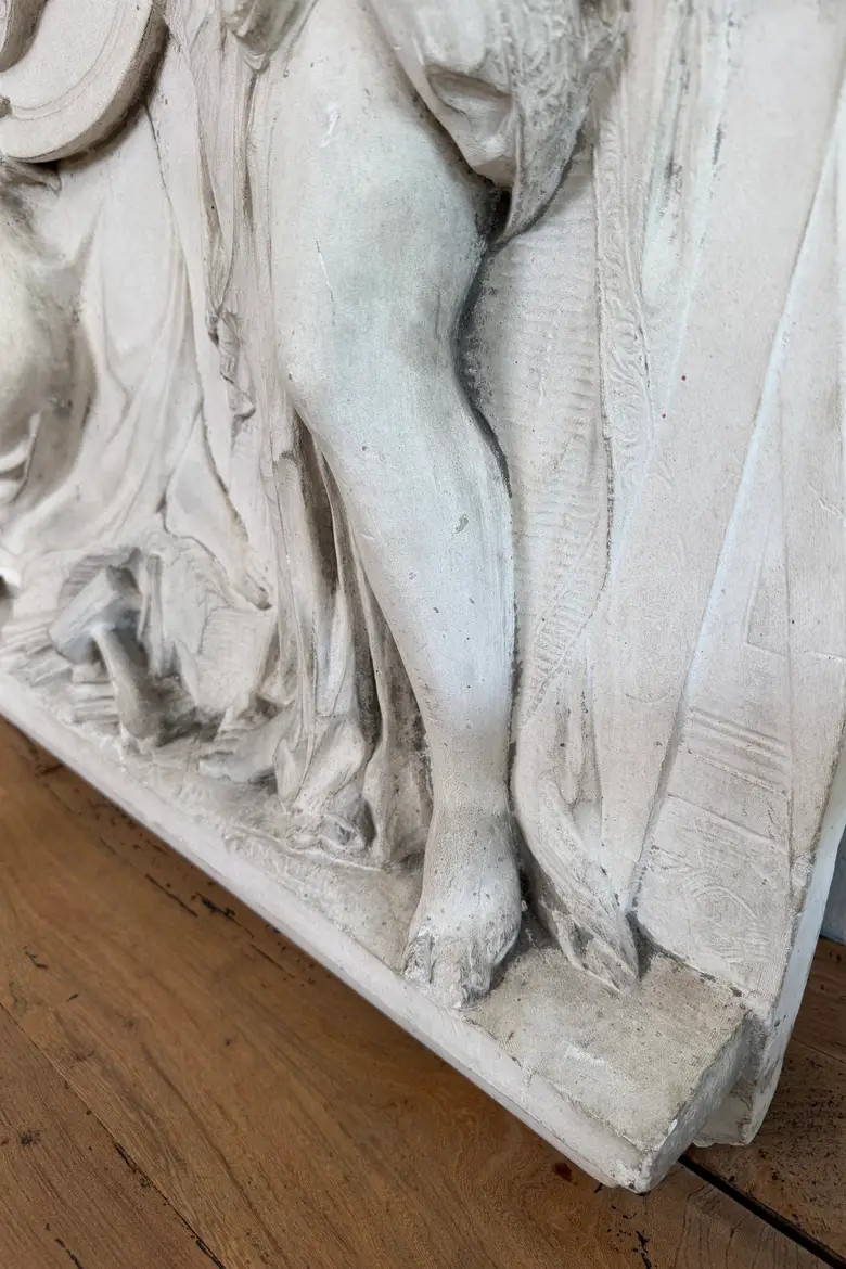 Ancien bas-relief en plâtre – Fin XIXe / début XXe siècle