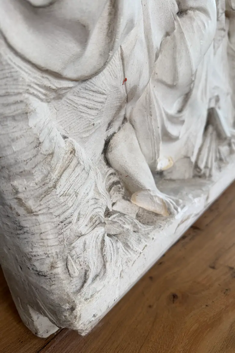 Ancien bas-relief en plâtre – Fin XIXe / début XXe siècle