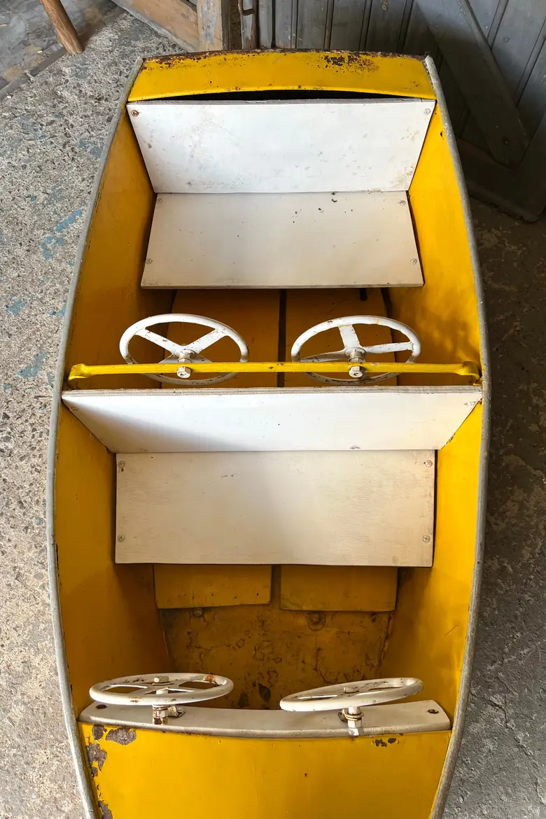 Ancien bateau de manège Années 50