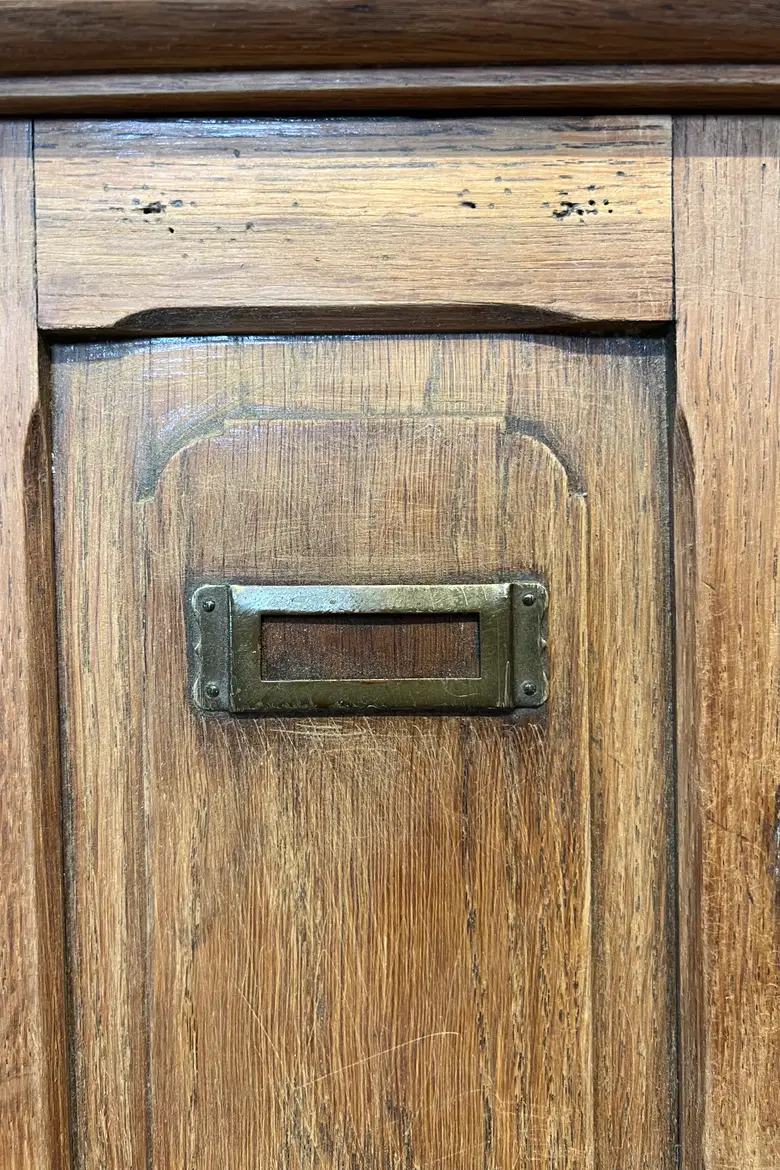 Ancien bloc de boîtes aux lettres en chêne