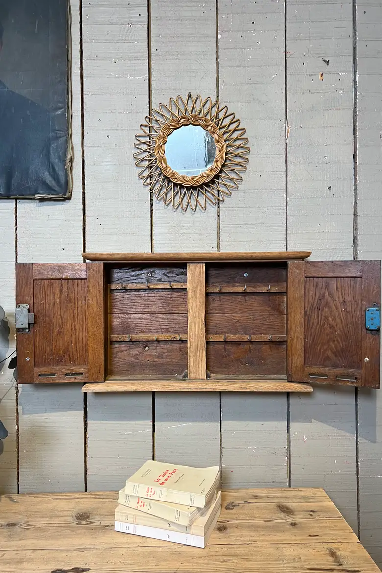 Ancien bloc de boîtes aux lettres en chêne