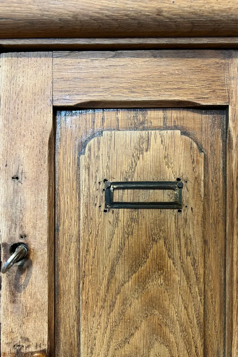 Ancien bloc de boîtes aux lettres en chêne