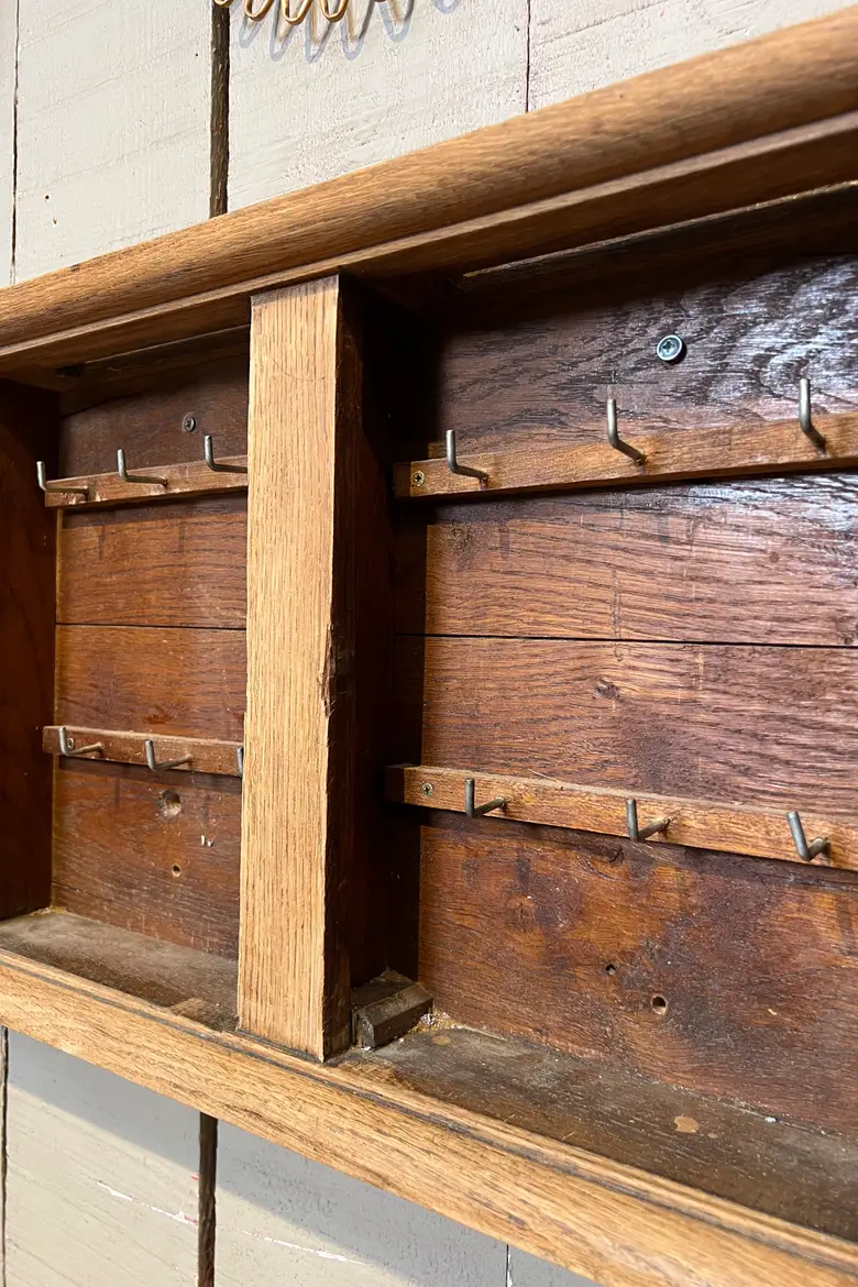 Ancien bloc de boîtes aux lettres en chêne