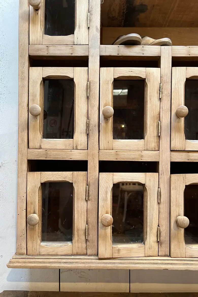 Ancien bloc de boîtes aux lettres vitrées Début XXème