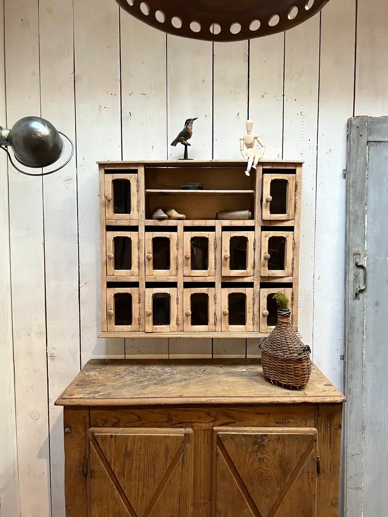 Ancien bloc de boîtes aux lettres vitrées Début XXème