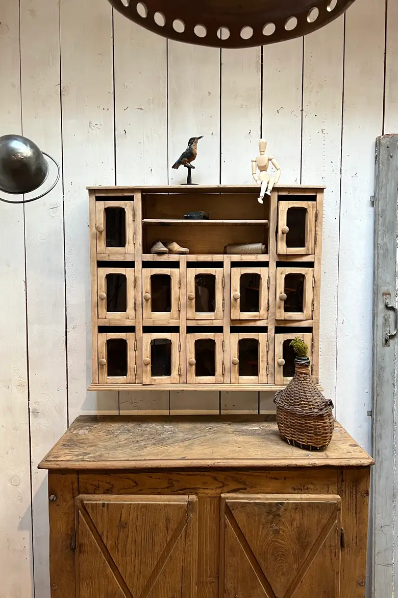 Ancien bloc de boîtes aux lettres vitrées Début XXème
