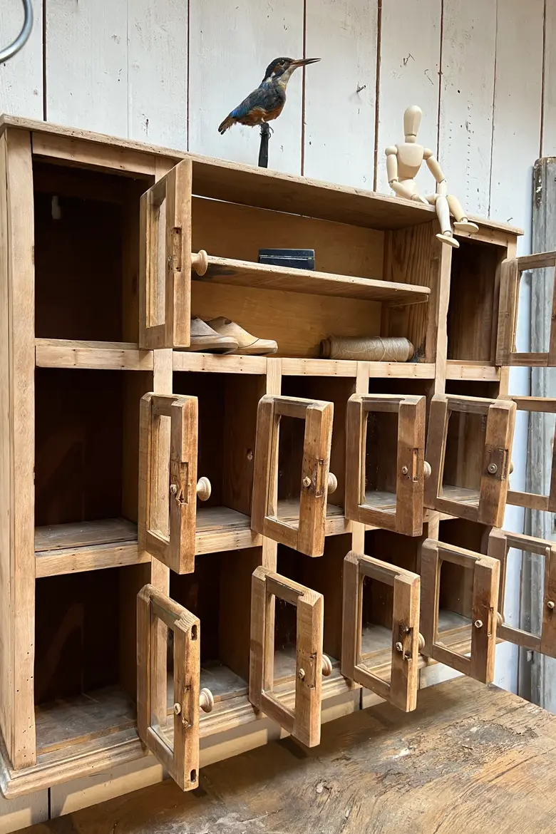Ancien bloc de boîtes aux lettres vitrées Début XXème