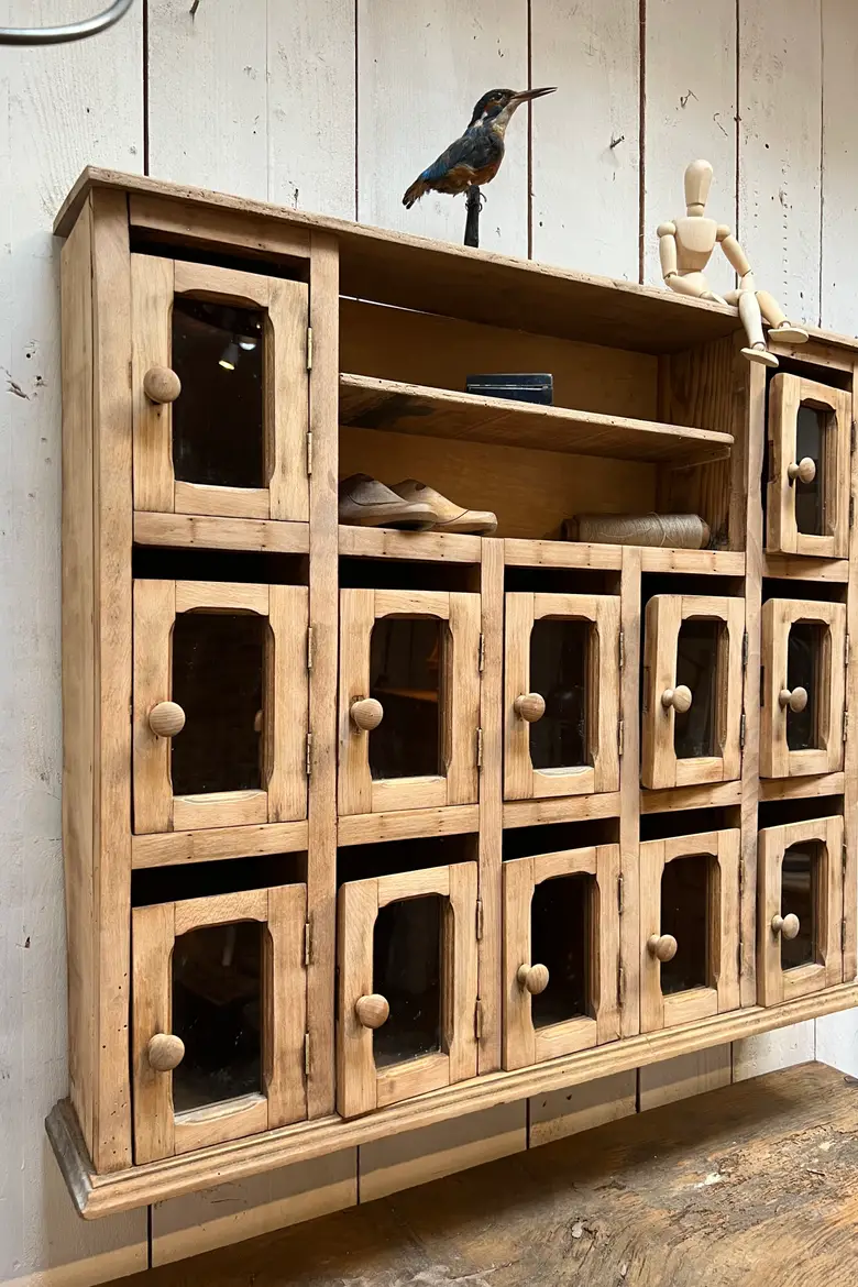 Ancien bloc de boîtes aux lettres vitrées Début XXème