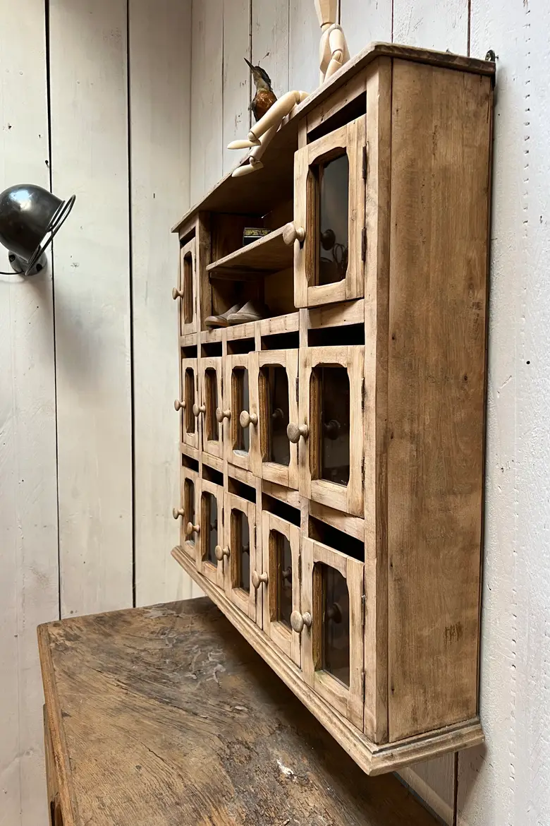 Ancien bloc de boîtes aux lettres vitrées Début XXème