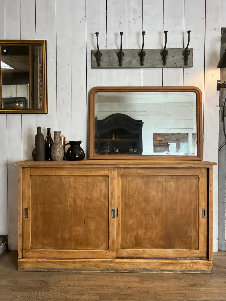 Ancien buffet à portes coulissantes Années 50