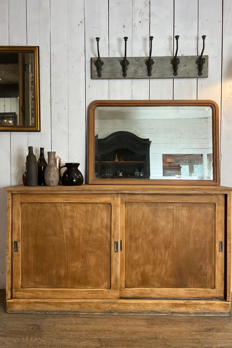 Ancien buffet à portes coulissantes Années 50