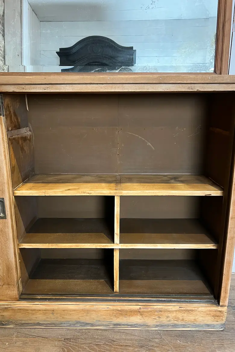 Ancien buffet à portes coulissantes Années 50