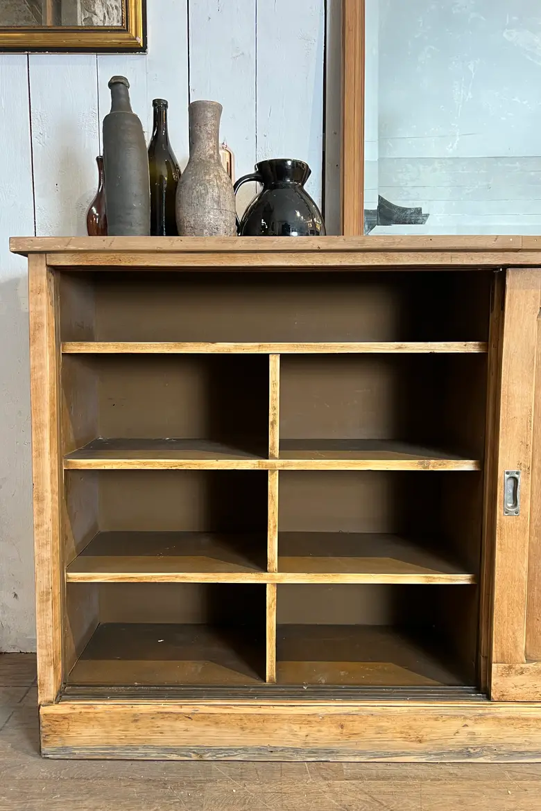 Ancien buffet à portes coulissantes Années 50
