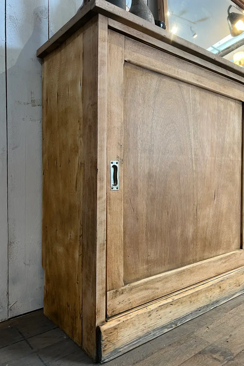Ancien buffet à portes coulissantes Années 50