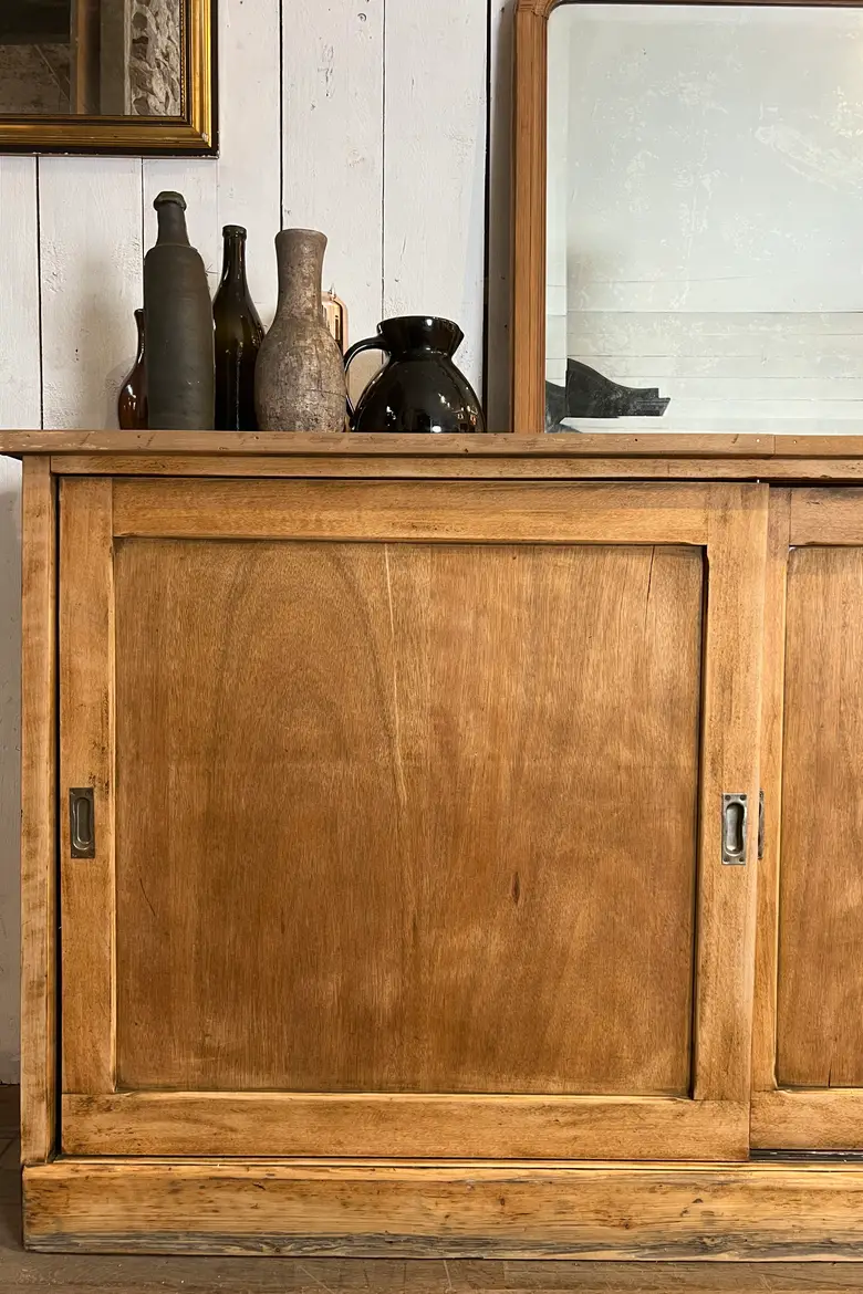 Ancien buffet à portes coulissantes Années 50