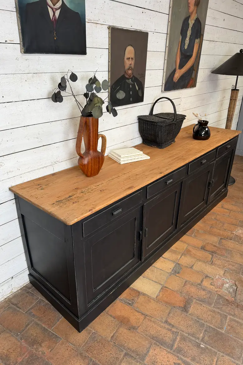 Ancien buffet d’atelier en sapin