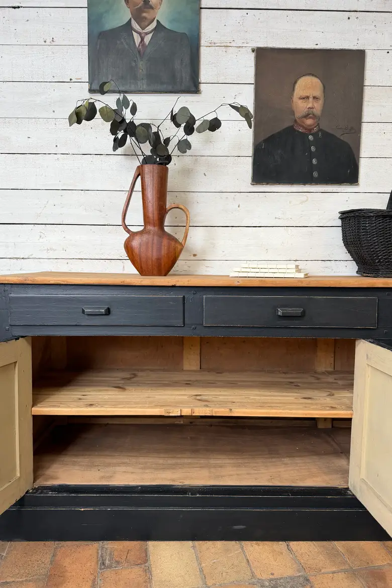 Ancien buffet d’atelier en sapin