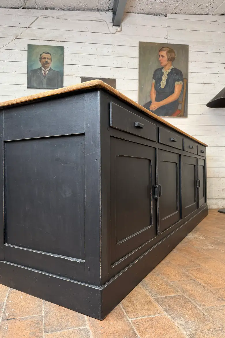 Ancien buffet d’atelier en sapin
