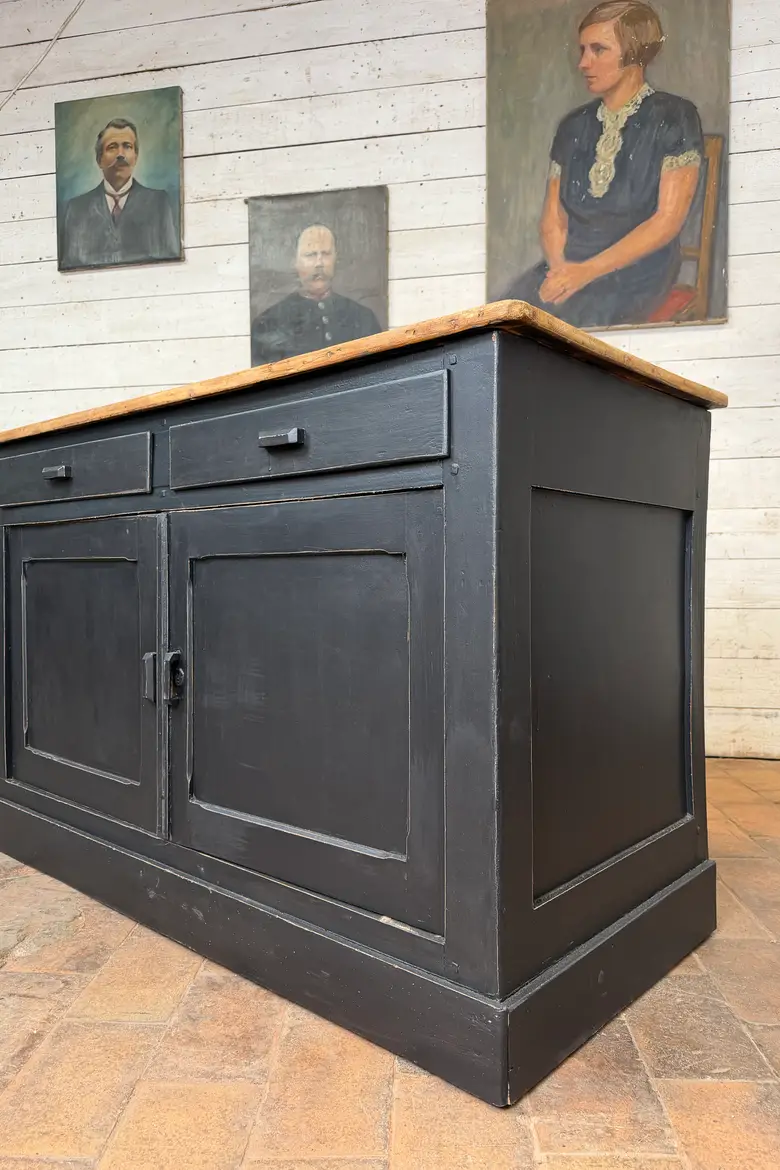 Ancien buffet d’atelier en sapin