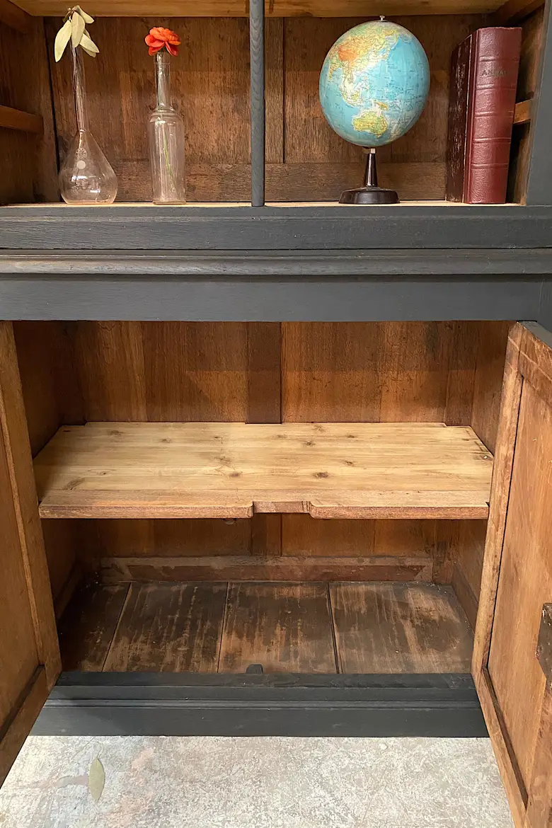 Ancien buffet deux corps en chêne Début XXème