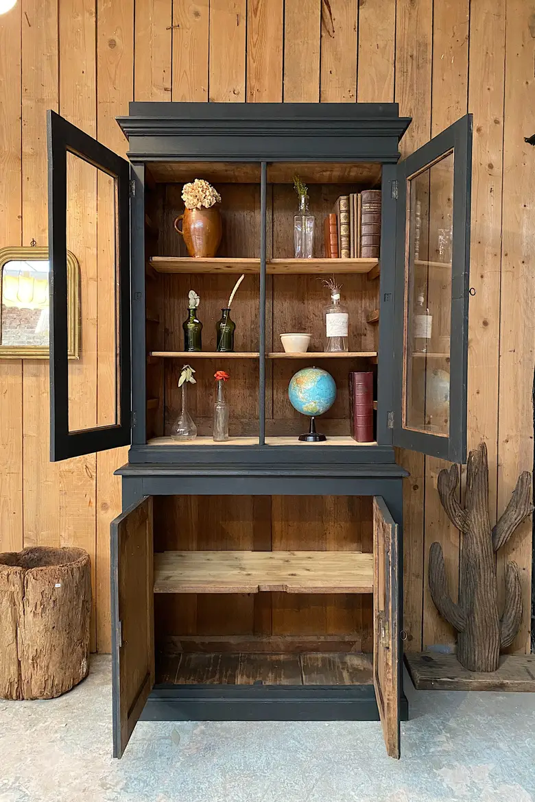 Ancien buffet deux corps en chêne Début XXème