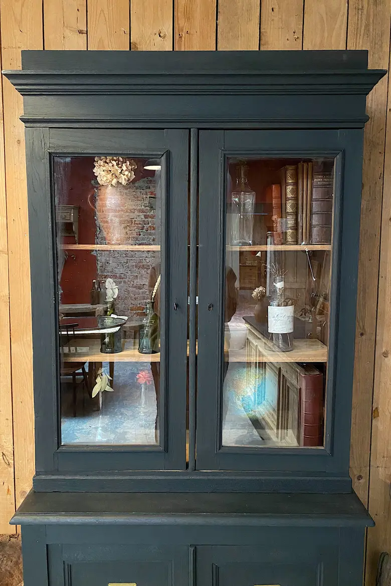 Ancien buffet deux corps en chêne Début XXème