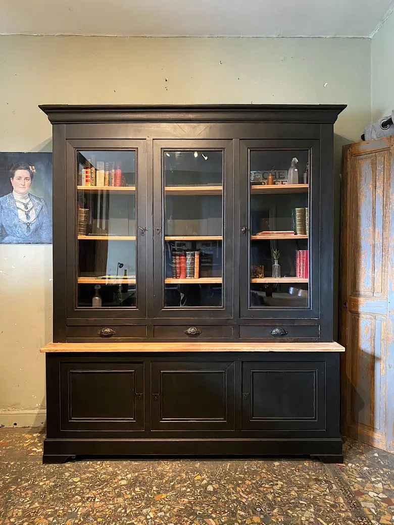 Ancien buffet deux corps en merisier Début XXème