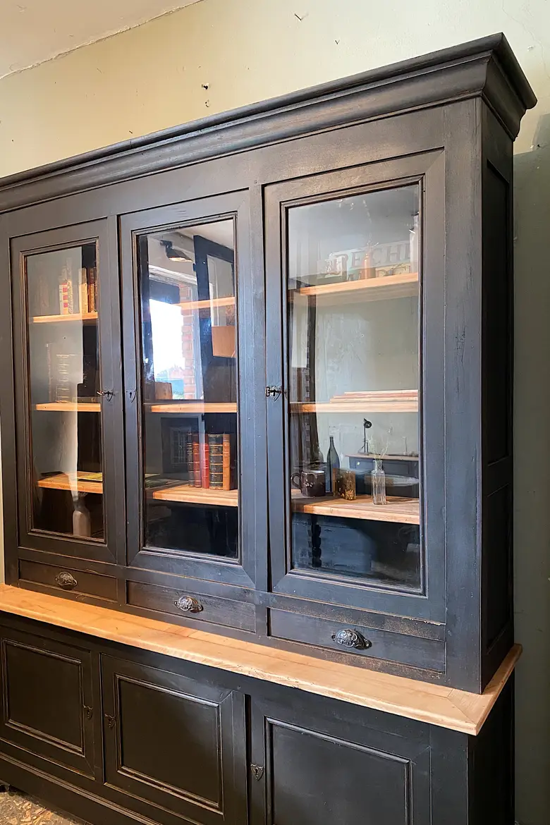 Ancien buffet deux corps en merisier Début XXème