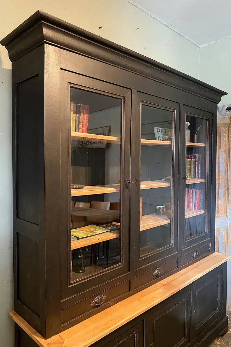 Ancien buffet deux corps en merisier Début XXème
