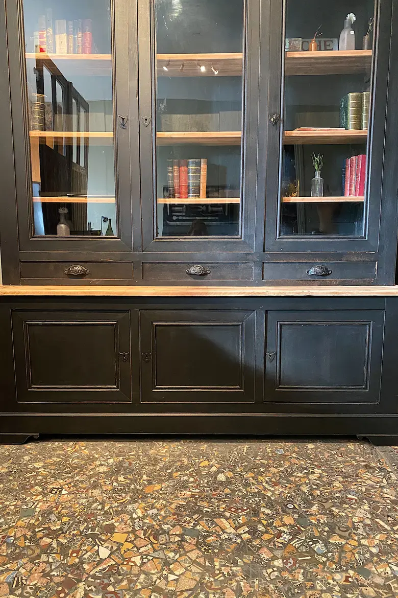 Ancien buffet deux corps en merisier Début XXème