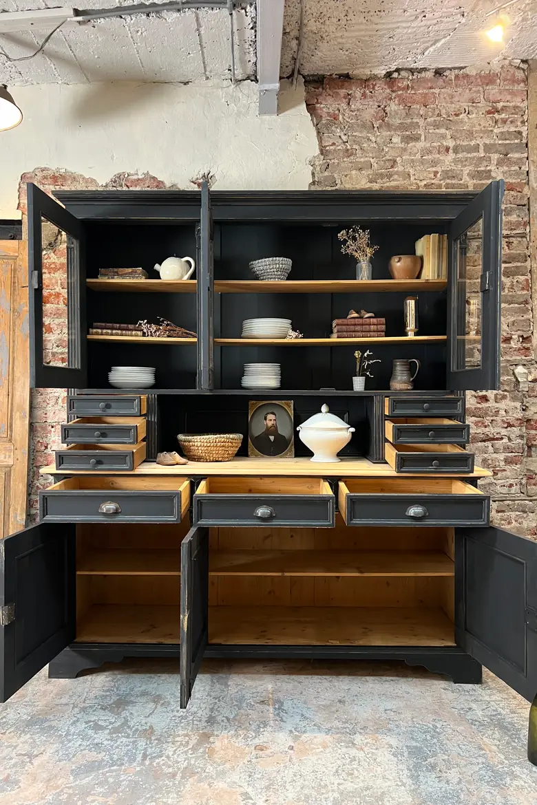 Ancien buffet deux corps en sapin