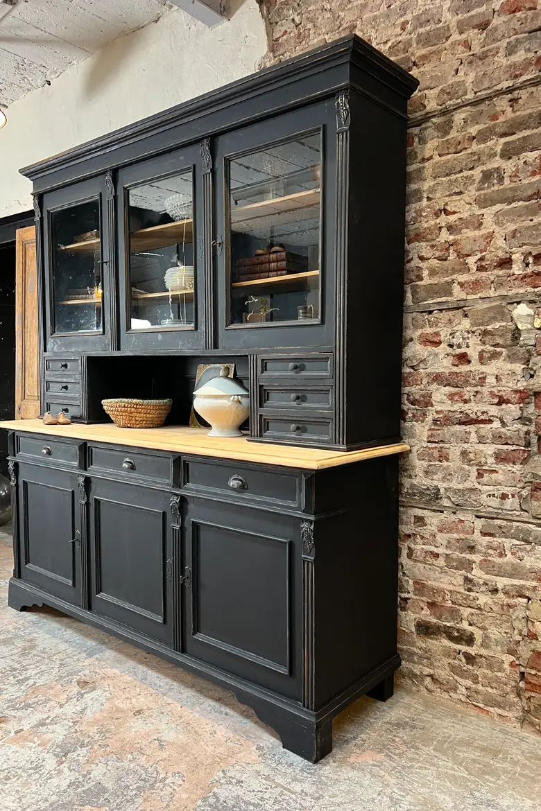 Ancien buffet deux corps en sapin