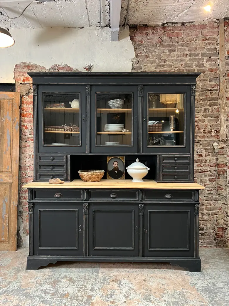 Ancien buffet deux corps en sapin