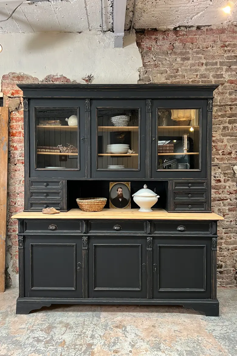 Ancien buffet deux corps en sapin
