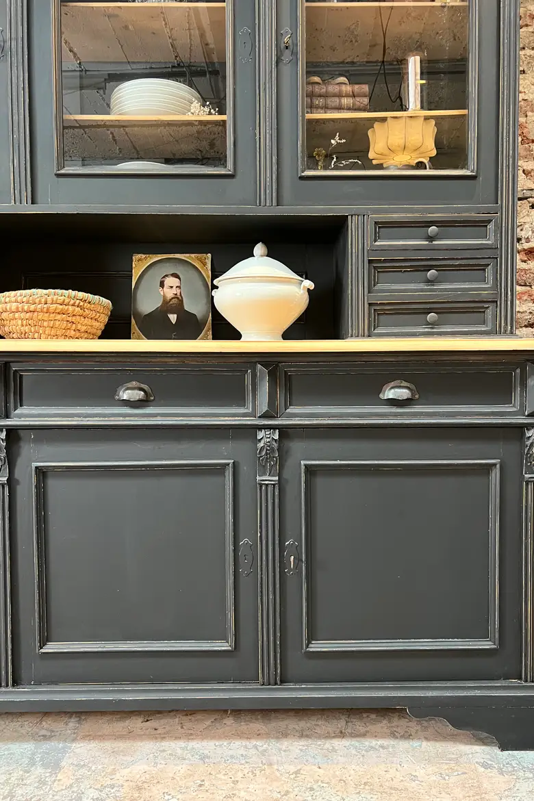 Ancien buffet deux corps en sapin