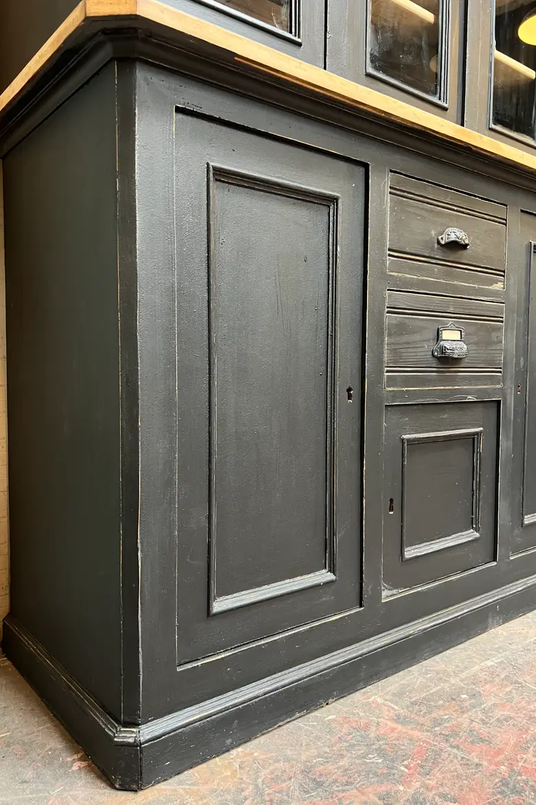 Ancien buffet deux corps vitré en sapin XXème