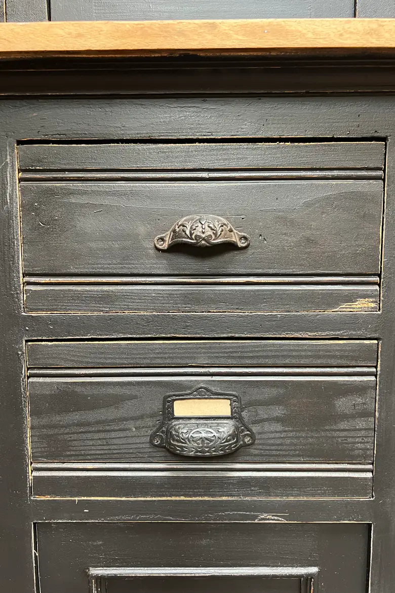 Ancien buffet deux corps vitré en sapin XXème