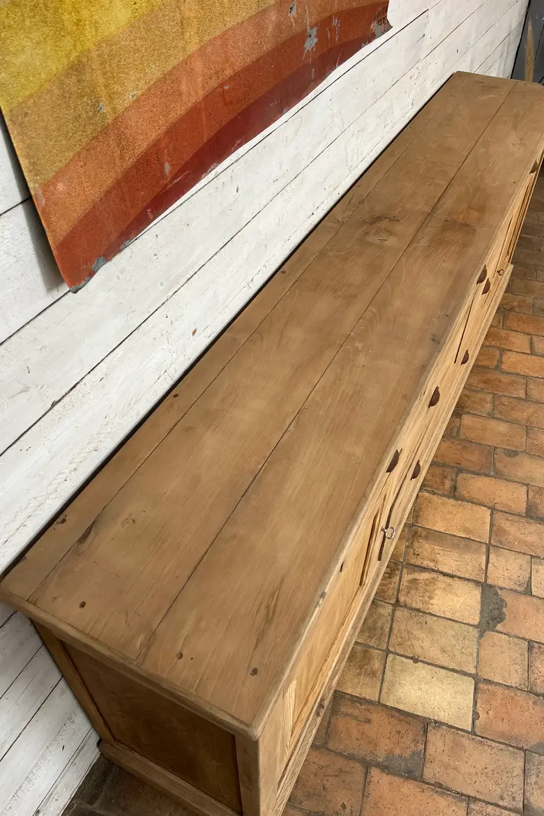 Ancien buffet en bois brut