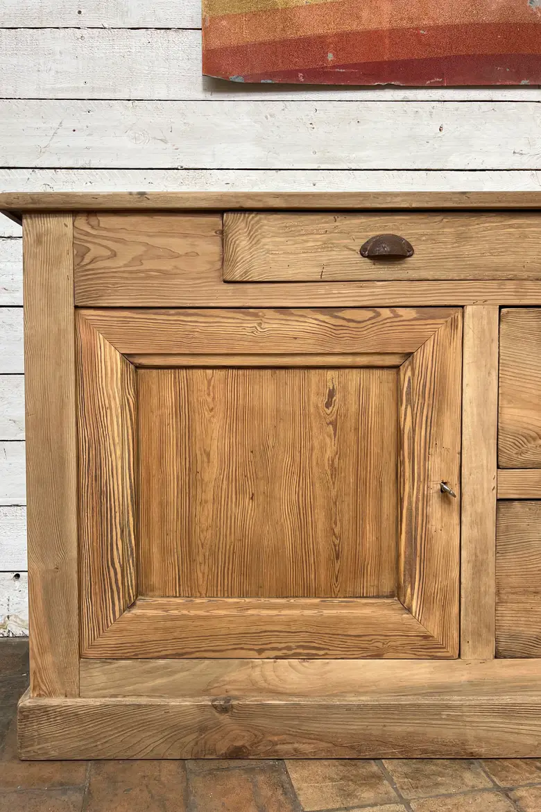 Ancien buffet en bois brut