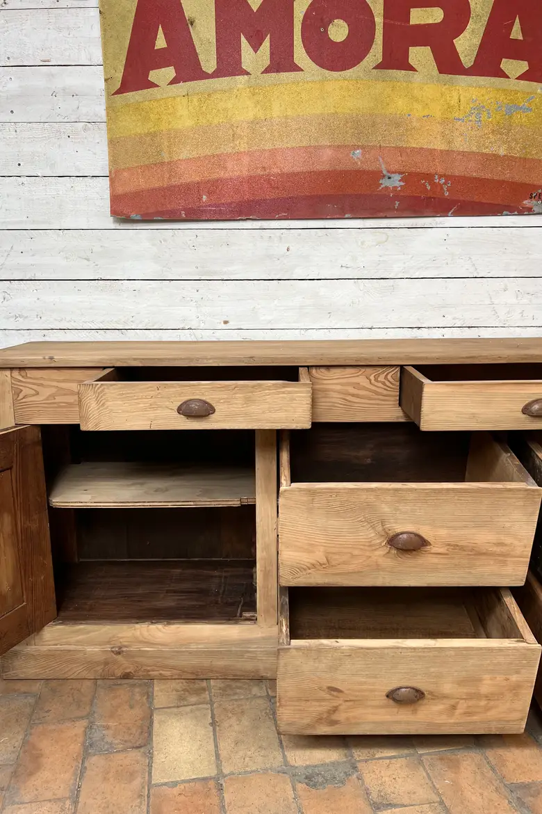 Ancien buffet en bois brut