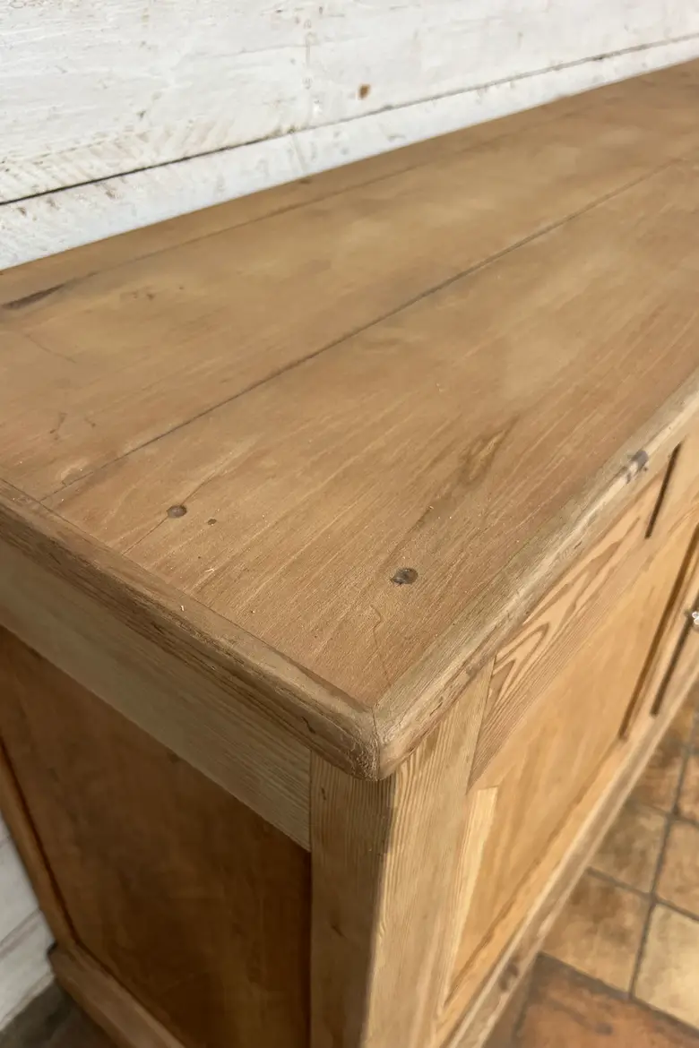 Ancien buffet en bois brut