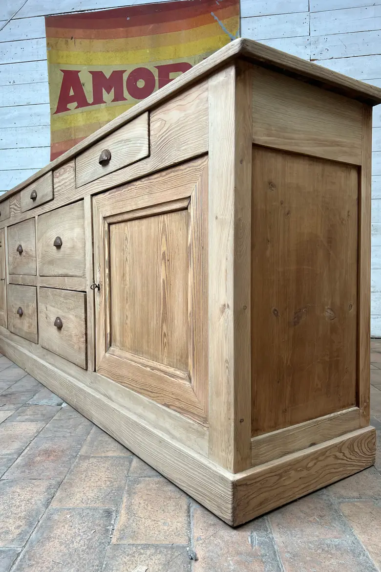 Ancien buffet en bois brut
