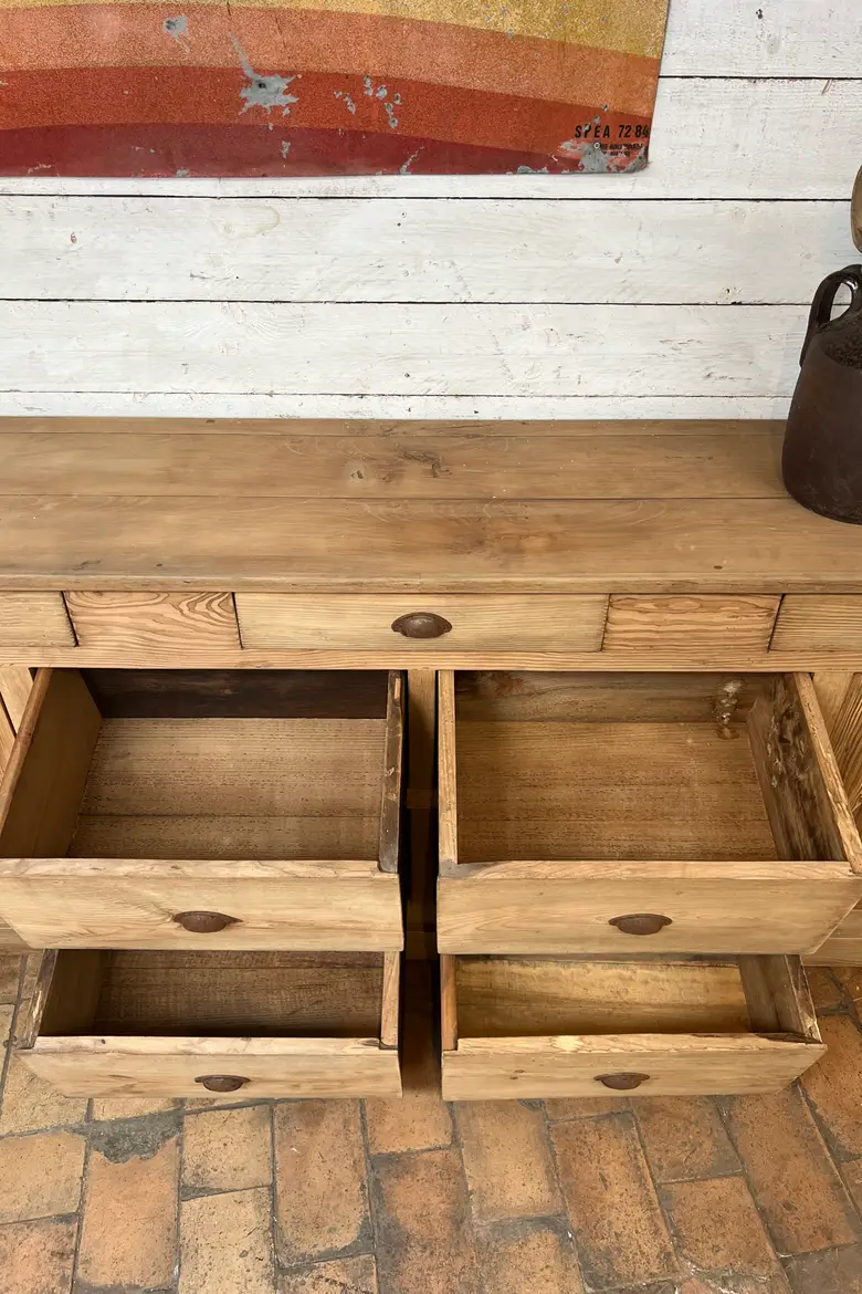 Ancien buffet en bois brut