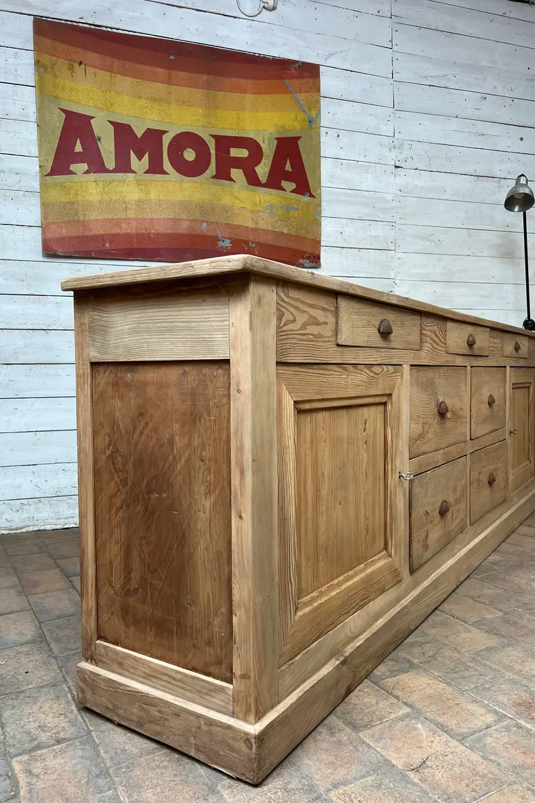 Ancien buffet en bois brut