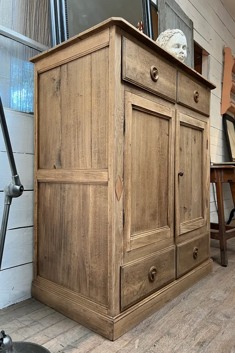 Ancien buffet en chêne brut Début XXème