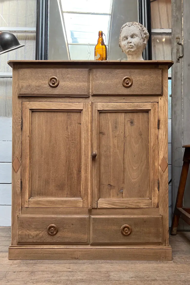 Ancien buffet en chêne brut Début XXème