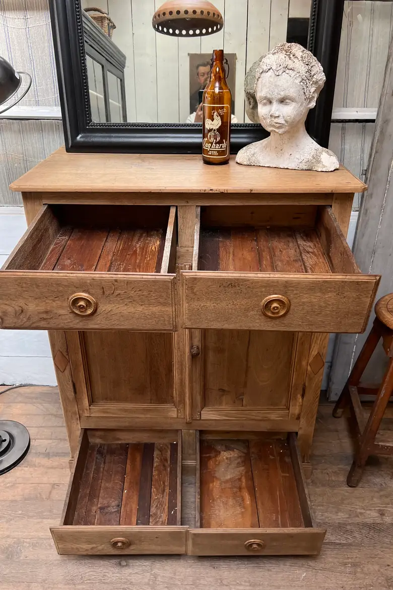 Ancien buffet en chêne brut Début XXème