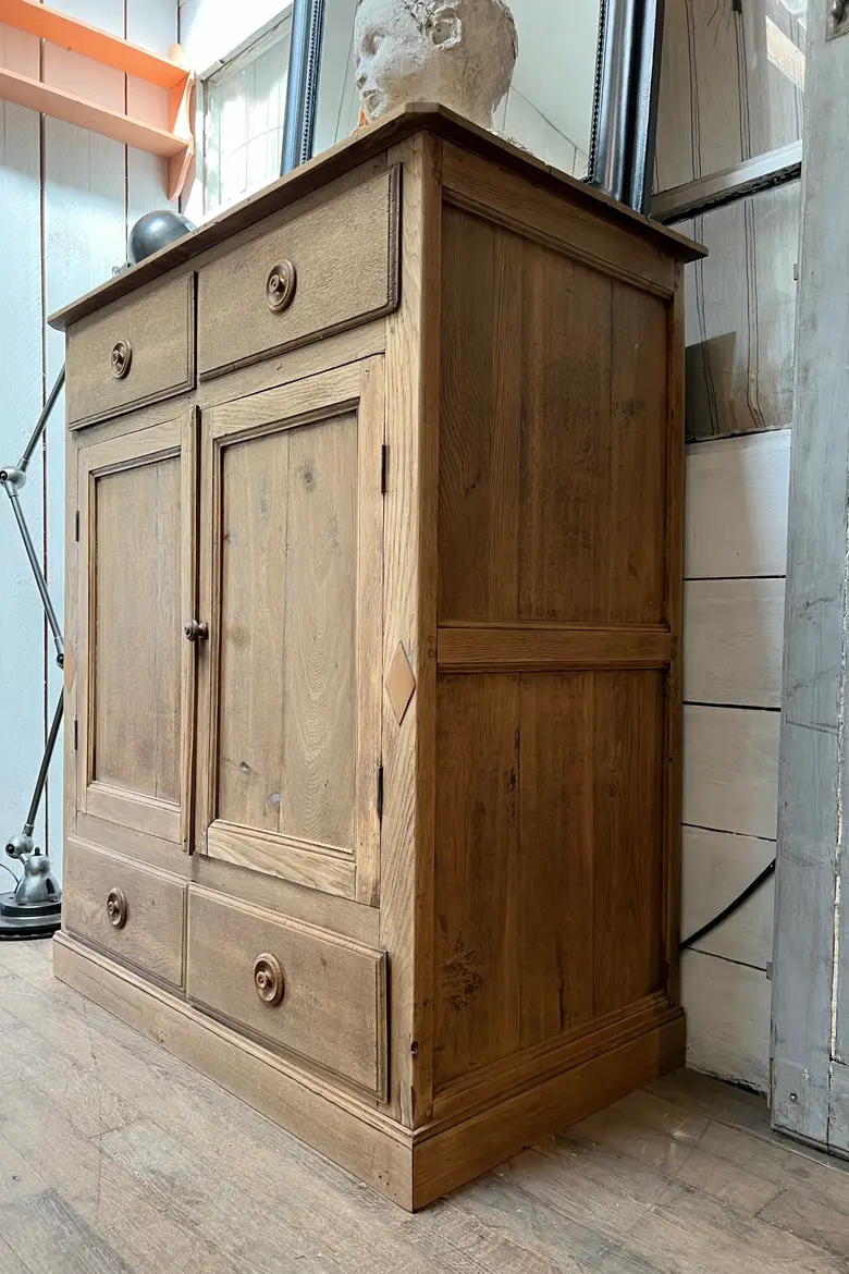 Ancien buffet en chêne brut Début XXème